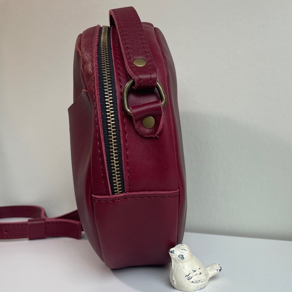 Portland Leather Crossbody Bag - Picture 9 of 16